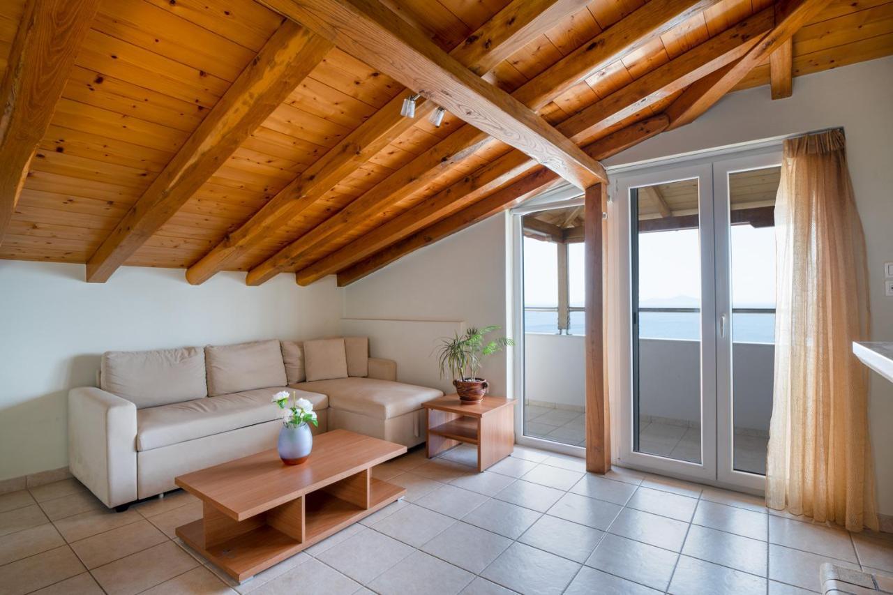 Pantheon Attic Apartment Alonnisos Town Exterior photo