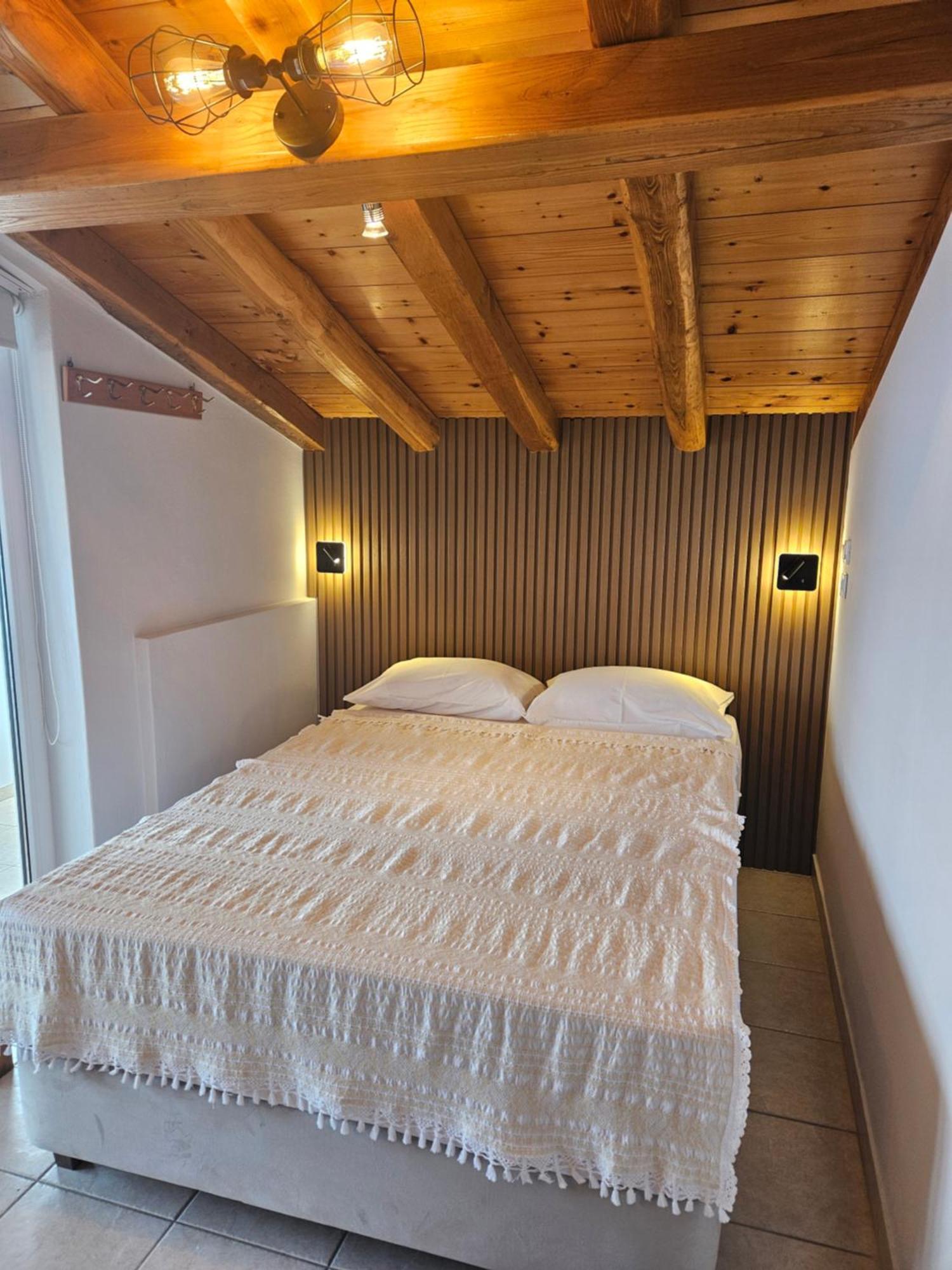 Pantheon Attic Apartment Alonnisos Town Exterior photo